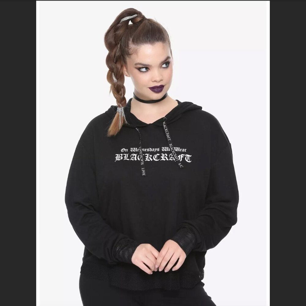 Hot Topic BlackCraft Cult On Wednesdays We Wear Crop Hoodie Exclusive 4/4X NWT